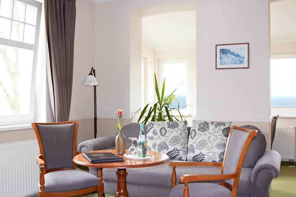 Hotel Zum Strandlaufer Ahrenshoop Buitenkant foto