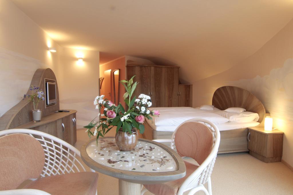 Hotel Zum Strandlaufer Ahrenshoop Kamer foto