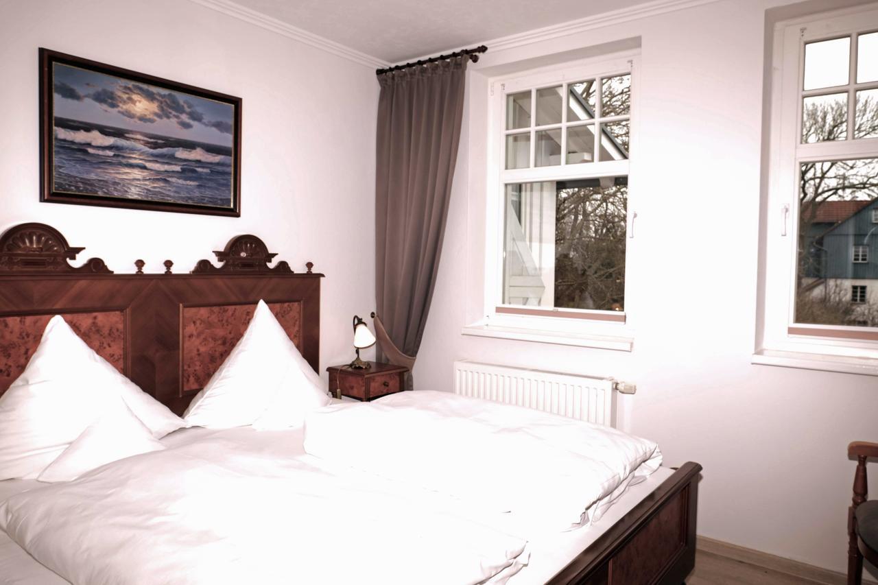 Hotel Zum Strandlaufer Ahrenshoop Buitenkant foto